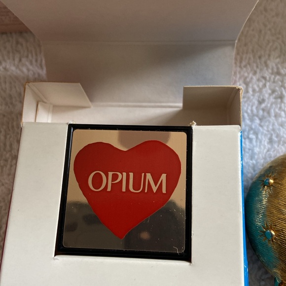 Assorted Compact Collection - Picture 4 of 9